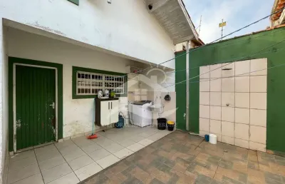 Casa térrea com piscina à venda , 4 quarto(s),  sendo 2 suíte(s)  no bairro ribamar, 700 metros da praia, peruíbe-sp