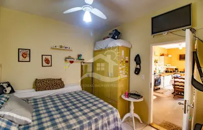 Casa térrea à venda , 2 quarto(s),  sendo 1 suíte(s)  no bairro casablanca, 700 metros da praia, peruíbe-sp