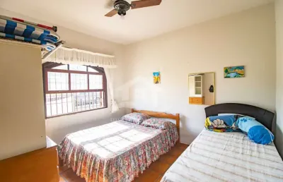 Casa térrea à venda , 3 quarto(s),  sendo 1 suíte(s)  no bairro centro, 800 metros da praia, peruíbe-sp