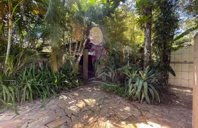 Casa térrea com piscina à venda com piscina, 2 quarto(s),  sendo 1 suíte(s)  no bairro garça vermelha, 750 metros da praia, peruíbe-sp