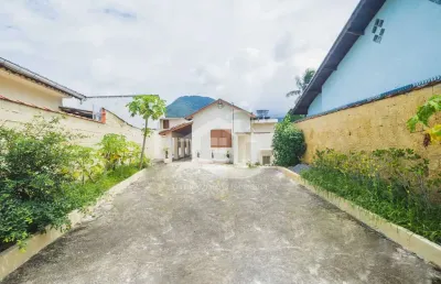 Casa térrea à venda , 3 quarto(s),  sendo 1 suíte(s)  no bairro centro, 1000 metros da praia, peruíbe-sp