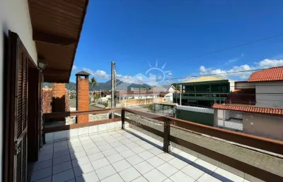 Casa mezanino à venda , 3 quarto(s),  sendo 1 suíte(s)  no bairro ribamar, 600 metros da praia, peruíbe-sp