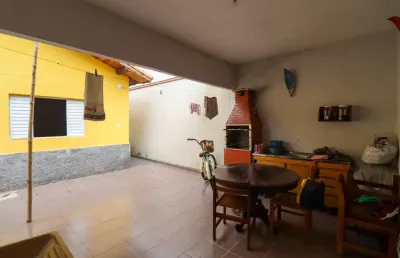 Casa térrea com edícula à venda , 2 quarto(s),  sendo 0 suíte(s)  no bairro três marias, 700 metros da praia, peruíbe-sp