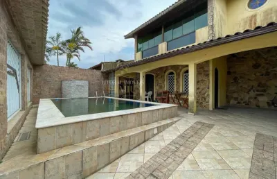 Casa sobrado à venda com piscina, 4 quarto(s),  sendo 2 suíte(s)  no bairro três marias, 750 metros da praia, peruíbe-sp