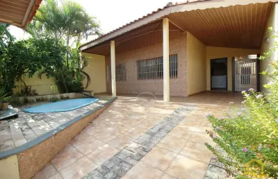 Casa térrea à venda , 2 quarto(s),  sendo 2 suíte(s)  no bairro são josé, 300 metros da praia, peruíbe-sp