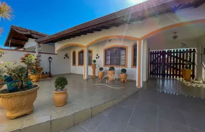 Casa térrea à venda , 3 quarto(s),  sendo 1 suíte(s)  no bairro stella maris, 500 metros da praia, peruíbe-sp