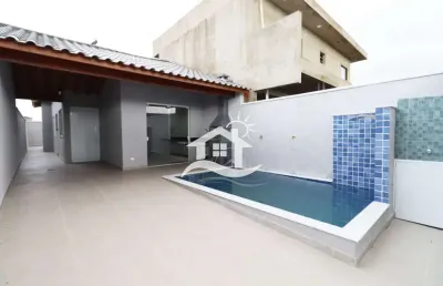 Casa térrea à venda com piscina, 2 quarto(s),  sendo 1 suíte(s)  no bairro flora rica, 2 metros da praia, peruíbe-sp