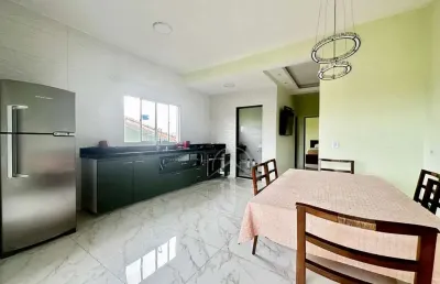 Casa sobreposta / alto à venda , 2 quarto(s),  sendo 1 suíte(s)  no bairro stella maris, 900 metros da praia, peruíbe-sp