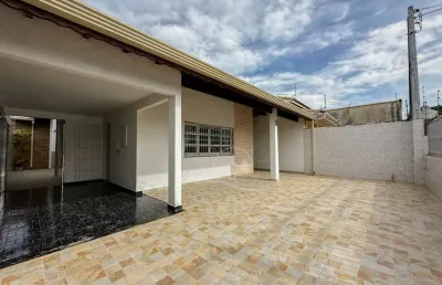 Casa térrea à venda , 3 quarto(s),  sendo 2 suíte(s)  no bairro jardim barra de jangadas, 765 metros da praia, peruíbe-sp