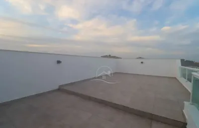 Casa sobrado à venda com piscina, 3 quarto(s),  sendo 2 suíte(s)  no bairro josedy, 100 metros da praia, peruíbe-sp