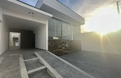 Casa térrea com piscina à venda com piscina, 3 quarto(s),  sendo 3 suíte(s)  no bairro sambura, 1000 metros da praia, peruíbe-sp