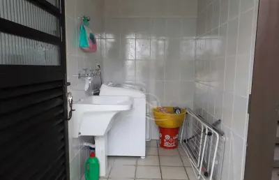 Casa térrea à venda com piscina, 3 quarto(s),  sendo 1 suíte(s)  no bairro stella maris, 200 metros da praia, peruíbe-sp