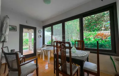 Casa térrea à venda , 3 quarto(s),  sendo 1 suíte(s)  no bairro são joão batista, 200 metros da praia, peruíbe-sp