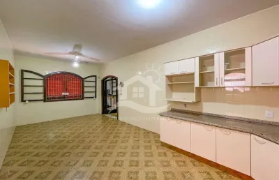 Casa térrea à venda , 2 quarto(s),  sendo 1 suíte(s)  no bairro centro, 300 metros da praia, peruíbe-sp