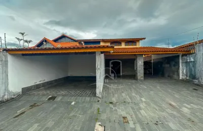 Casa térrea à venda , 3 quarto(s),  sendo 1 suíte(s)  no bairro stella maris, 100 metros da praia, peruíbe-sp