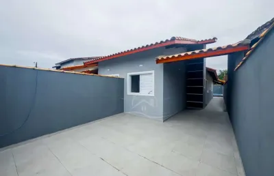 Casa térrea com piscina à venda com piscina, 2 quarto(s),  sendo 1 suíte(s)  no bairro josedy, 1000 metros da praia, peruíbe-sp