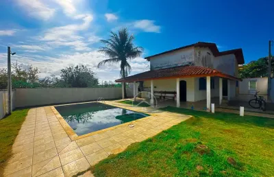 Casa térrea para alugar com piscina, 2 quarto(s),  sendo 1 suíte(s)  no bairro manacá dos itatins, 1800 metros da praia, peruíbe-sp