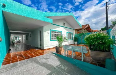 Casa térrea à venda , 3 quarto(s),  sendo 1 suíte(s)  no bairro três marias, 200 metros da praia, peruíbe-sp