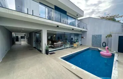 Casa sobrado à venda com piscina, 4 quarto(s),  sendo 4 suíte(s)  no bairro stella maris, 40 metros da praia, peruíbe-sp