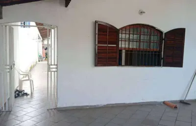 Casa a 200m da praia na vila caiçara! 2 dormitórios e churrasqueira!