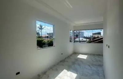 Lindo sobrado de 3 dormitórios, incluindo uma suíte, está localizado no desejado condomínio angela residence, oferecendo um equilíbrio perfeito entre conforto, segurança e praticidade á venda na imobi