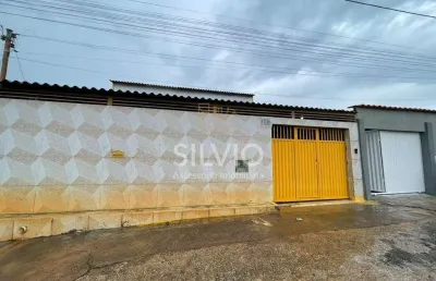 Vende-se casa na quadra 107 com 03 quartos 01 suíte todos com armários planejados