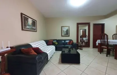 Casa térrea em condomínio em arniqueiras sha, cj. 05, com 03 quartos, sendo 3 suítes, na laje, piscina e churrasqueira.