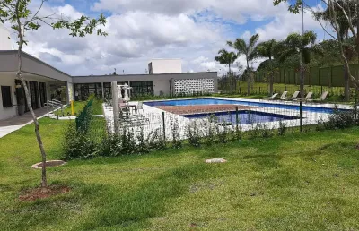 Vendo excelente lote condomínio terras alpha área de lazer completa.