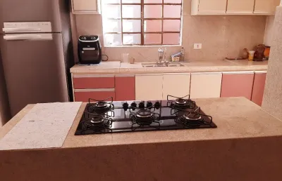 Linda casa bairro alvorada 3/4, piso porcelanato, cozinha planejada