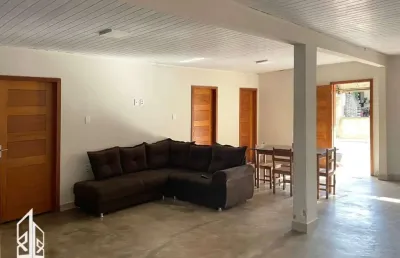 Casa térrea com 2 pontos comerciais e edícula bairro caladinho.