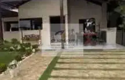 Vendo casa em condomínio, porteira fechada, com 220m², 5 qrts s/ 4 suítes, área gormet e 3 vagas