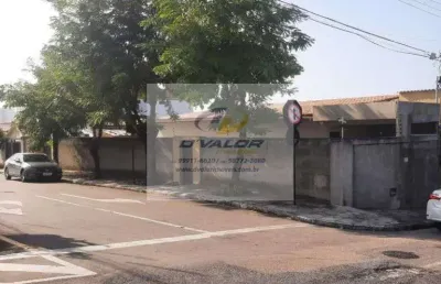 Vendo casa com 150m², 3 quartos s/ 1 suíte, sala p/ 2 ambientes e 2 vagas de garagem