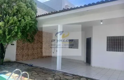 Vendo casa com 159 m², 3 quartos s/ 1 suíte + dce, sala p/ 2 ambientes, piscina e 3 vagas