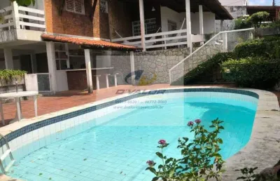 Vendo casa de alto padrão com 400 m², 4 quartos s/ 2 suítes, escritório, piscina, jardim e 4 vagas