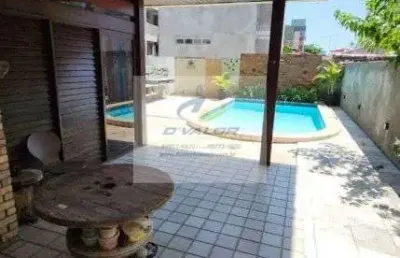 Vendo casa de 350m², terreno: 14m x 36m, 04 quartos (sendo todos suítes)+dce, 04 vagas garagem.