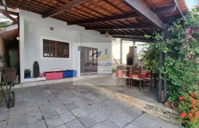 Vendo casa, em condomínio fechado, com 100 m², 3 quartos s/ 1 suíte, espaço gourmet e 2 vagas