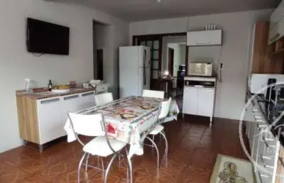 Vendo casa em serraria são josé sc de três dormitórios, sala e cozinha mais edícula