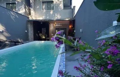 Venha conhecer um sobrado aconchegante, perfeito para aproveitar momentos incríveis em família!