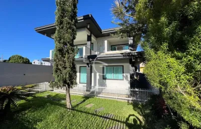 Venha conhecer essa maravilhosa casa localizada em um dos bairros mais valorizados da cidade!