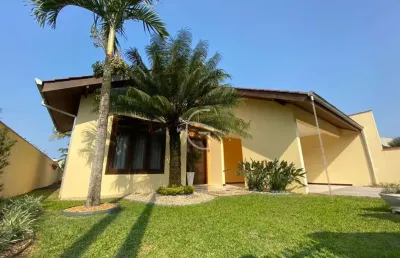 Esta casa é para quem procura espaço e tranquilidade para aproveitar a vida com a família e amigos!!!