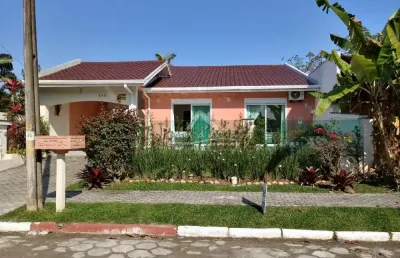Casa à venda na Rua Canadá, 775, Atami, Pontal do Paraná