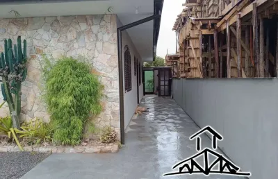 Locação anual aconchegante casa em carianos, florianópolis!
!
