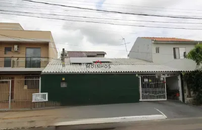 Aluga casa com 2 quartos e 2 vagas de garagem no bairro centro em canoas/rs