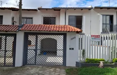 Sob reformado em condomínio, amplo espaço coletivo, ótimo para crianças.