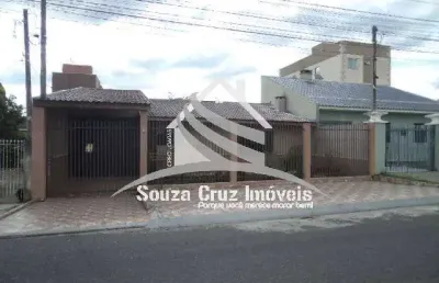 Excelente residência em ótima localização em colombo.