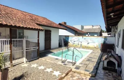 Casa com 4 dormitórios à venda, 180 m² por r$ 590.000,00 - meia praia - navegantes/sc