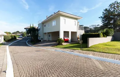 Casa em condomínio fechado com 6 quartos à venda na Rua Ari José Valle, 761, São João, Curitiba