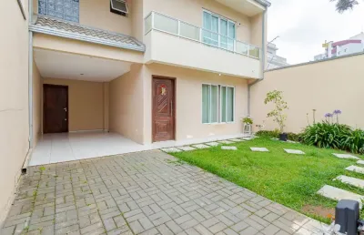 Espaçoso triplex com 3 quartos e home office, 2 vagas no coração do água verde