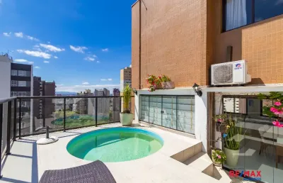 Cobertura duplex, 4 suites, 3 vagas livres de garagem e amplos ambientes sociais para receber com estilo