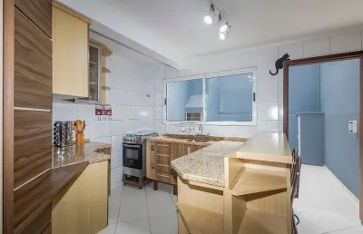 Sobrado triplex em condominio, 3 quartos, suíte, 2 vagas,  tingui - curitiba/pr 